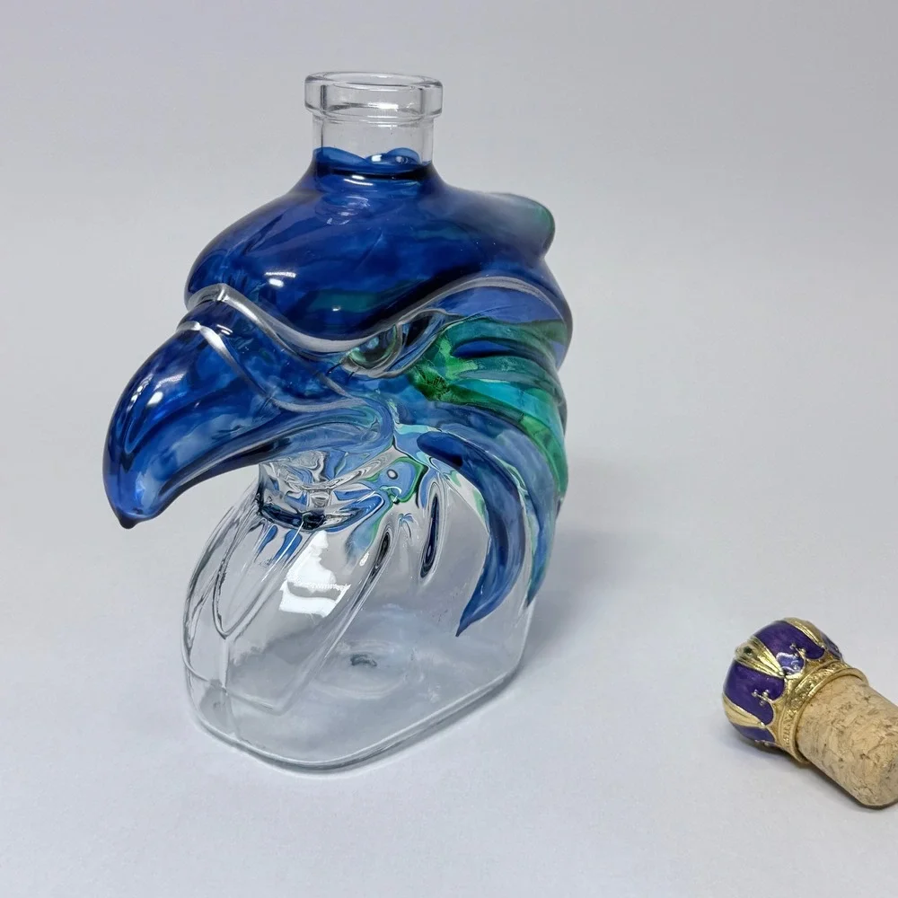Eagle Whiskey Decanter - 3D Hawk Head Glass Bottle for Bourbon, Wine Bar Display